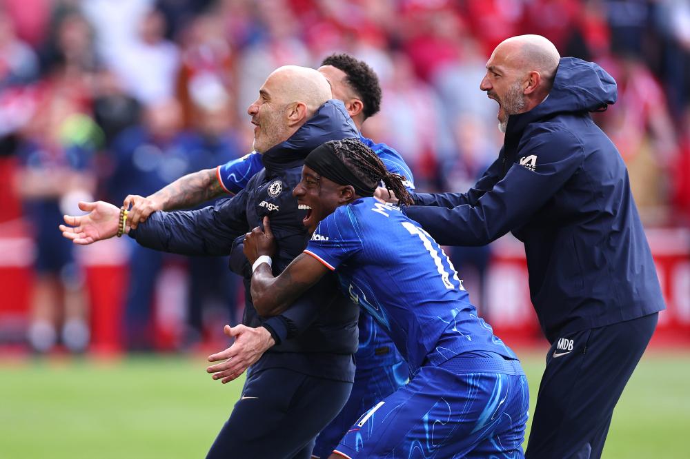 2026年F1全阵容敲定！角田裕毅降为储备车手，哈贾尔晋升搭档维斯塔潘